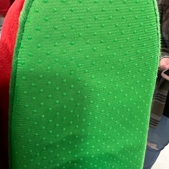 STRAWBERRY SHORTCAKE PLUSH SLIPPERS. BRAND NEW. ADULT SIZE SMALL-MEDIUM - Picture 6 of 9